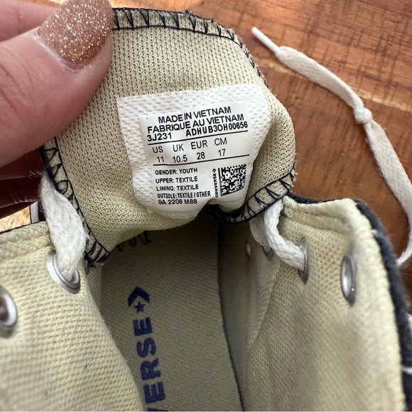 Kids Converse Black High-Top Sneakers, Size 11 - Picture 5 of 5